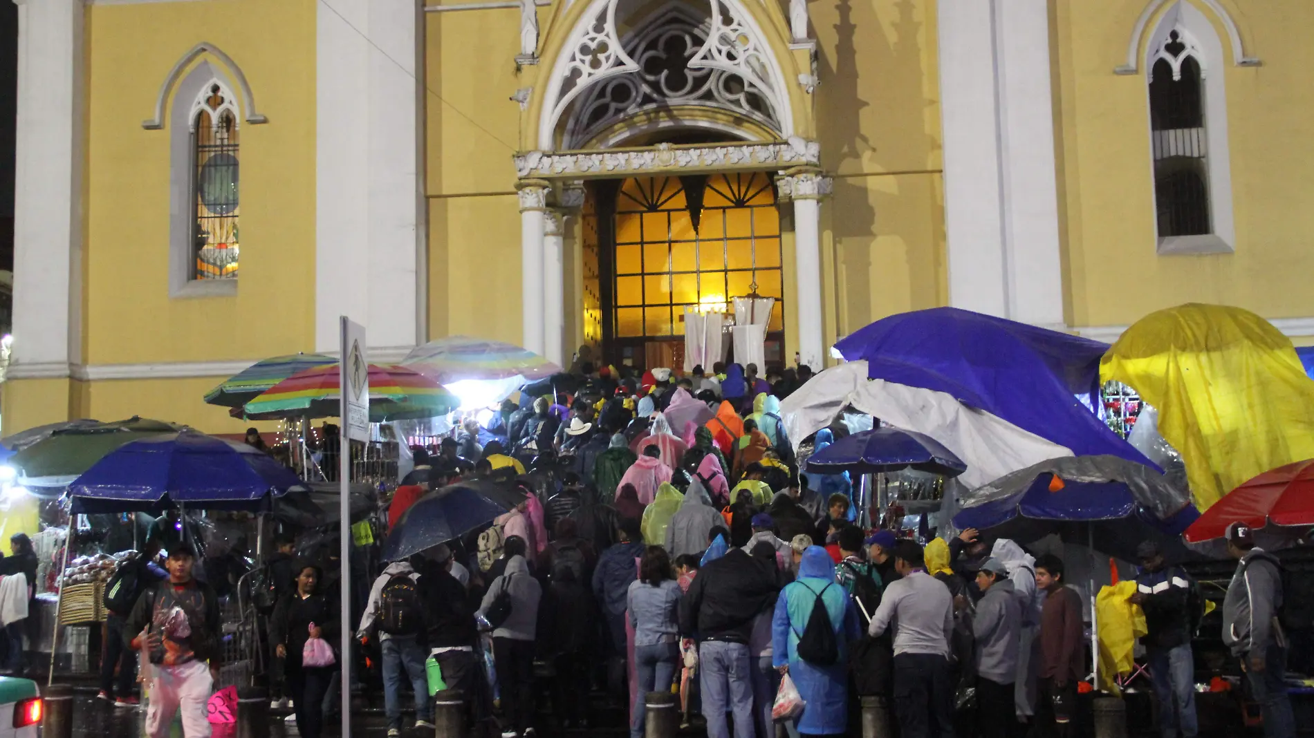 Con fe recorren horas de camino: Peregrinos narran los milagros de Guízar y Valencia